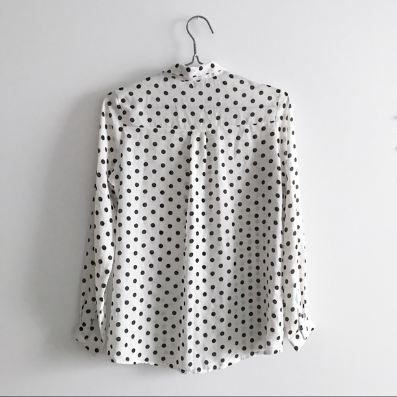 $15 for 3 ⭐️Dot pattern blouse - Picture 7 of 12